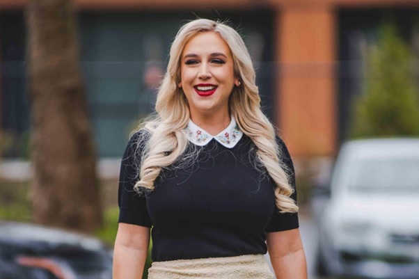 Abogada Alexandra smiling at a community event; Alexandra Lozano is involved in her local community and is helping immigrants with their legal status.